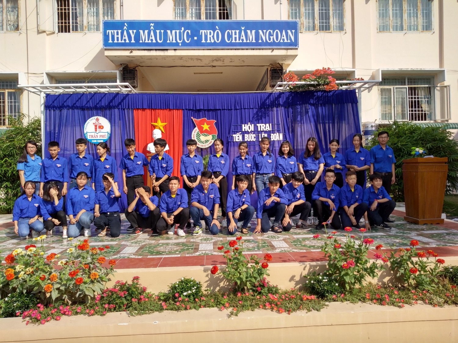 Chi đoàn trường THCS Trần Phú tổ chức hoạt động  kỷ niệm 88 năm, ngày thành lập Đoàn TNCS Hồ Chí Minh