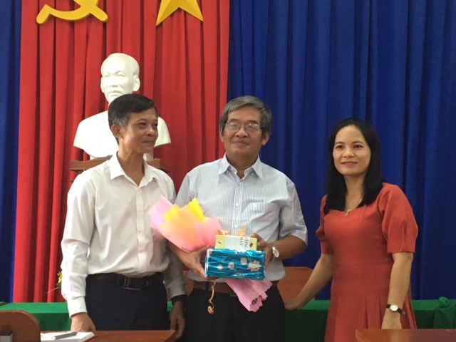 Lễ chia tay thầy Nguyễn Hữu Phần về hưu